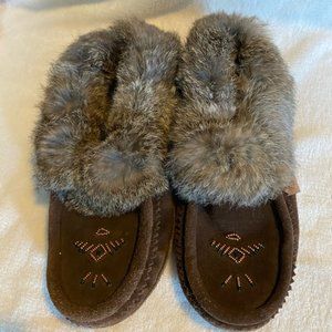 Women Laurentian Chief moccasin beaded slippers US 9 fur brown suede Canada made